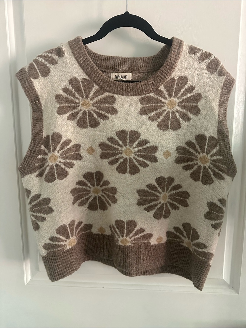 Floral Knit Sleeveless Sweater Vest - Cream and Brown